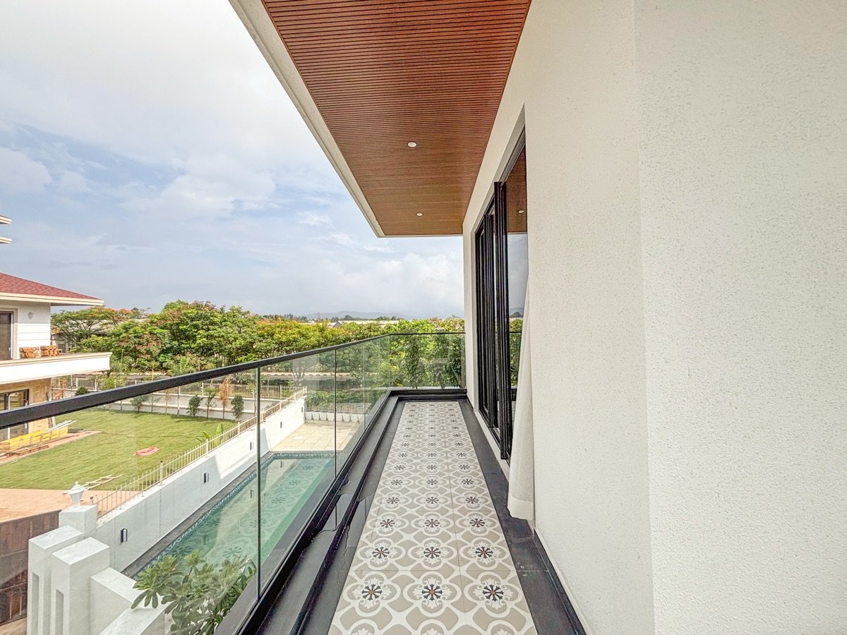 Exterior view 8
